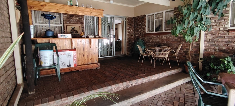 4 Bedroom Property for Sale in Flamwood North West